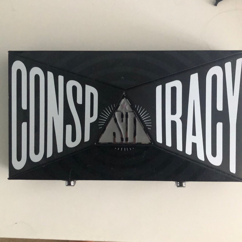Brand new Shane X Jeffree Star Conspiracy Palette